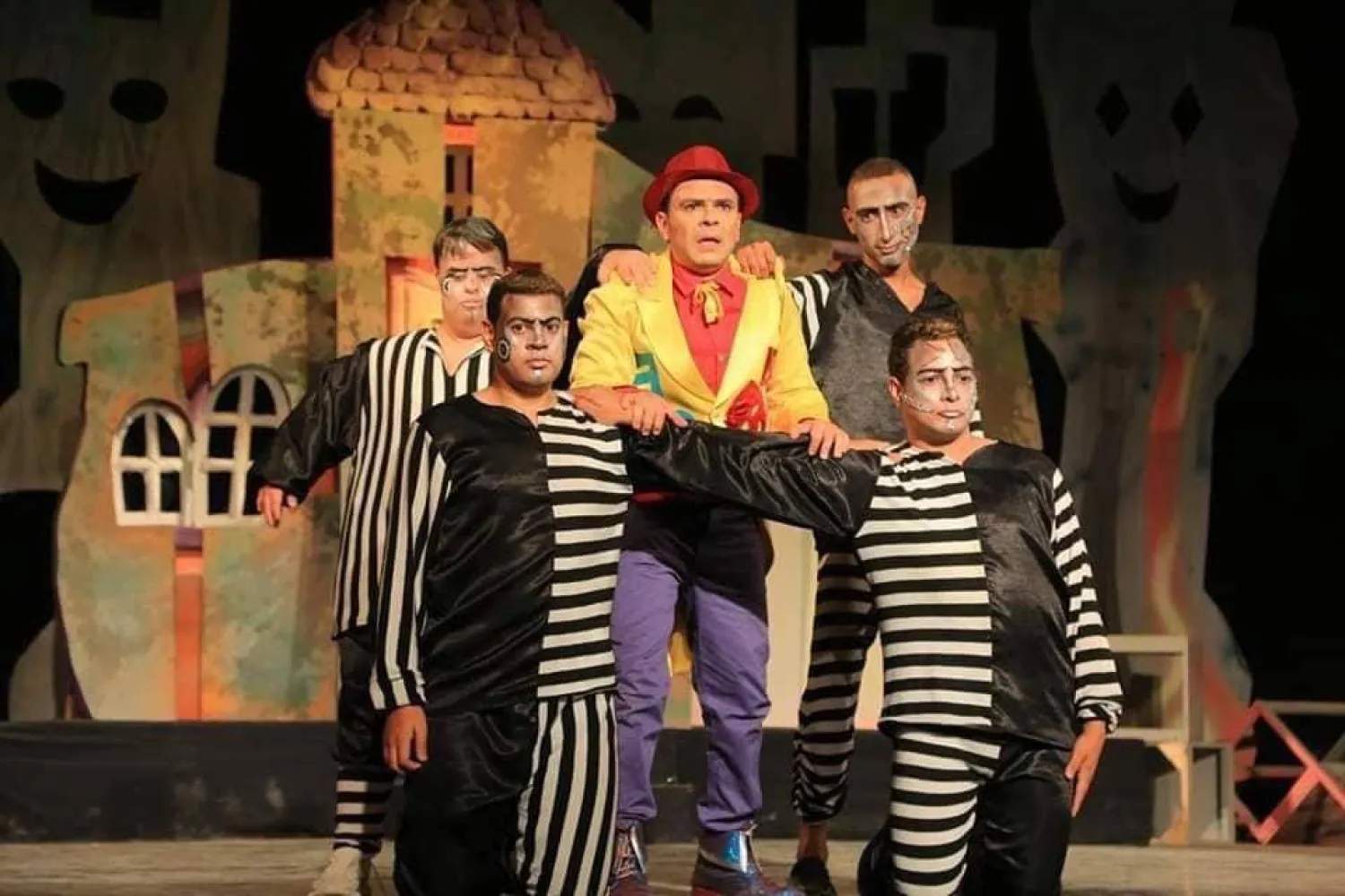 المسرحية كوميديا قائمة على الفنتازيا