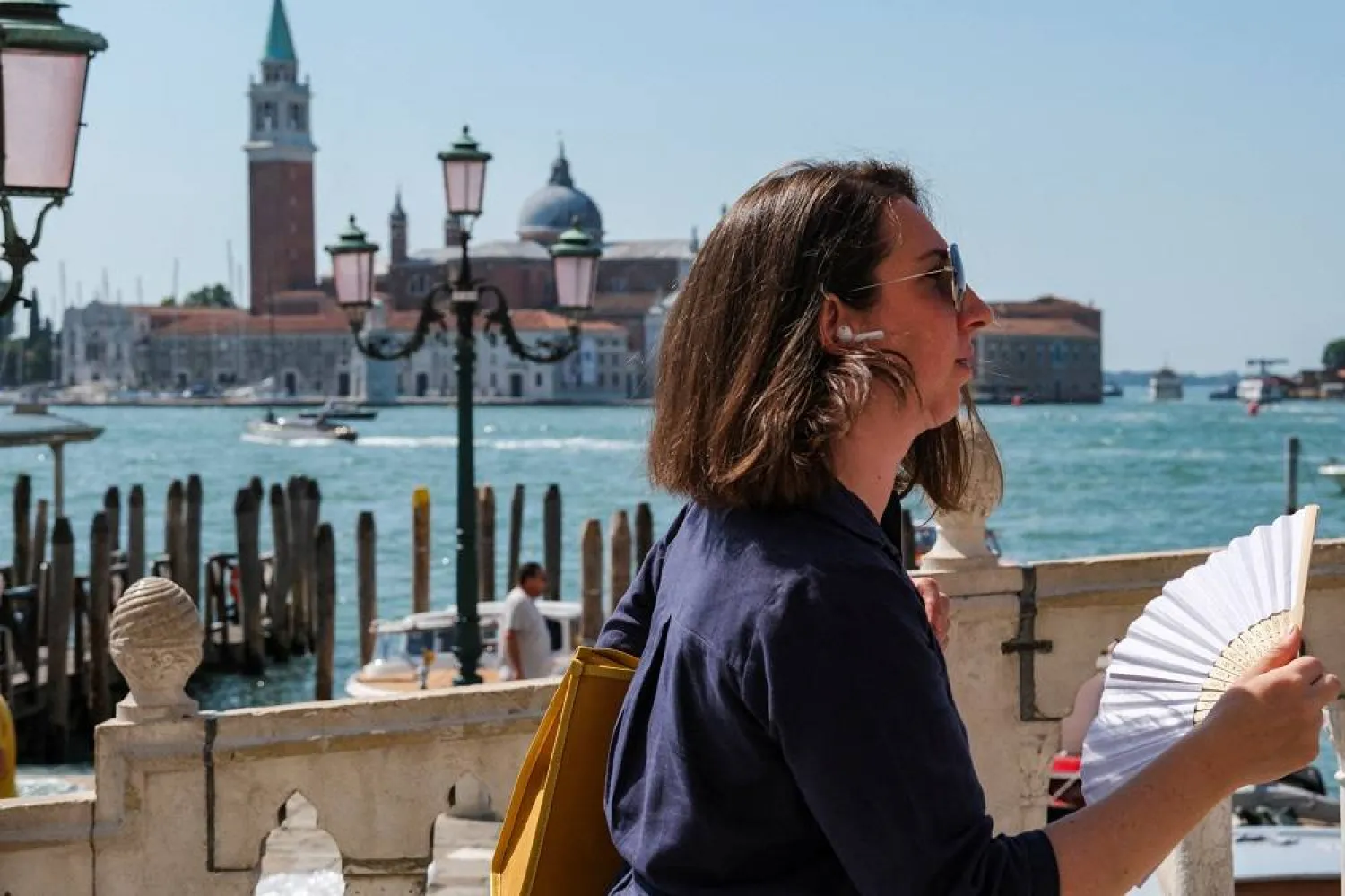  People cool off on a hot day as the city gears up for "Redentore" festival celebrations in Venice, Italy, July 15, 2023. (Reuters)