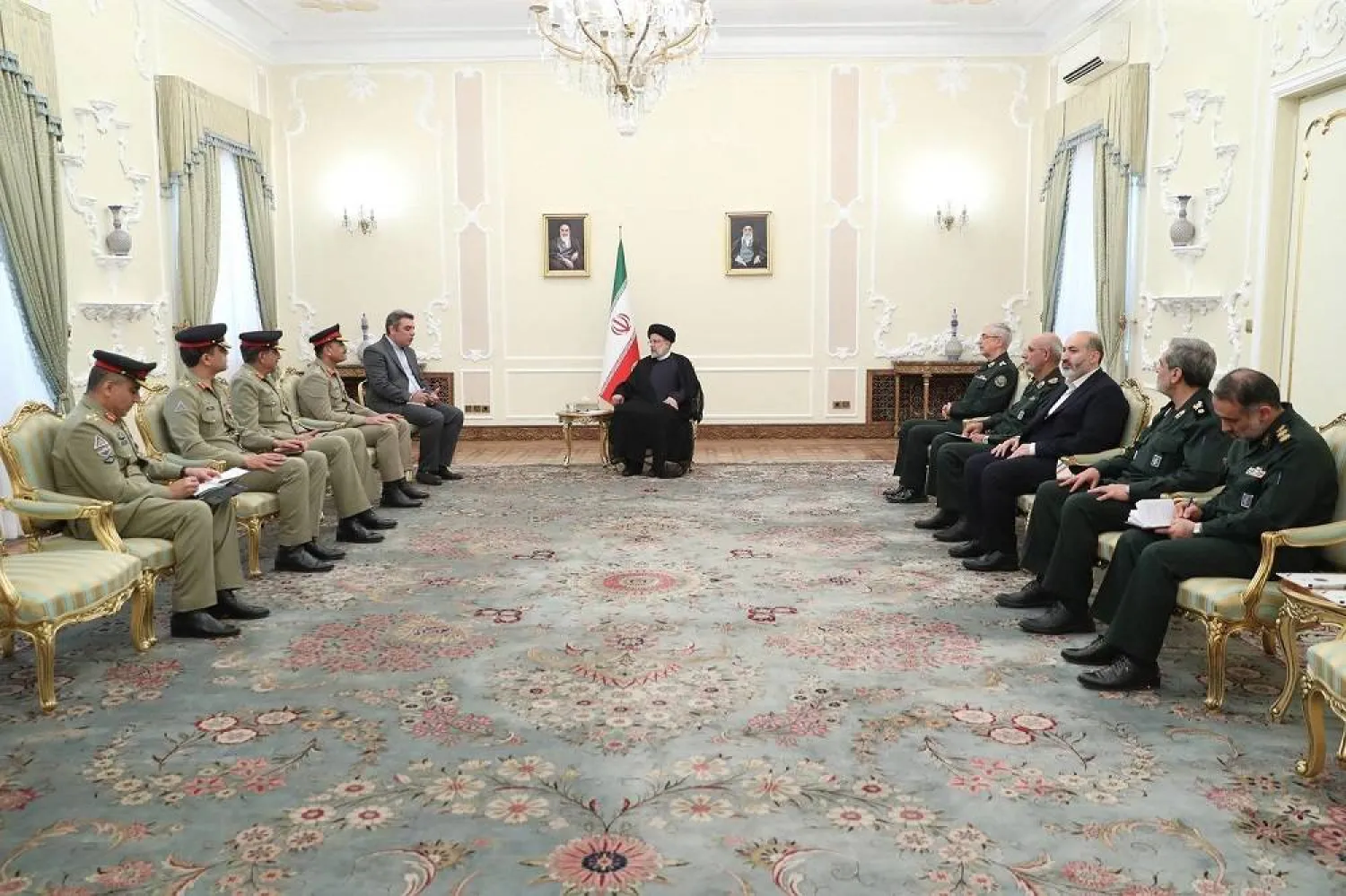 Iranian President Raisi receives the Pakistani delegation on Sunday. (Iranian Presidency)