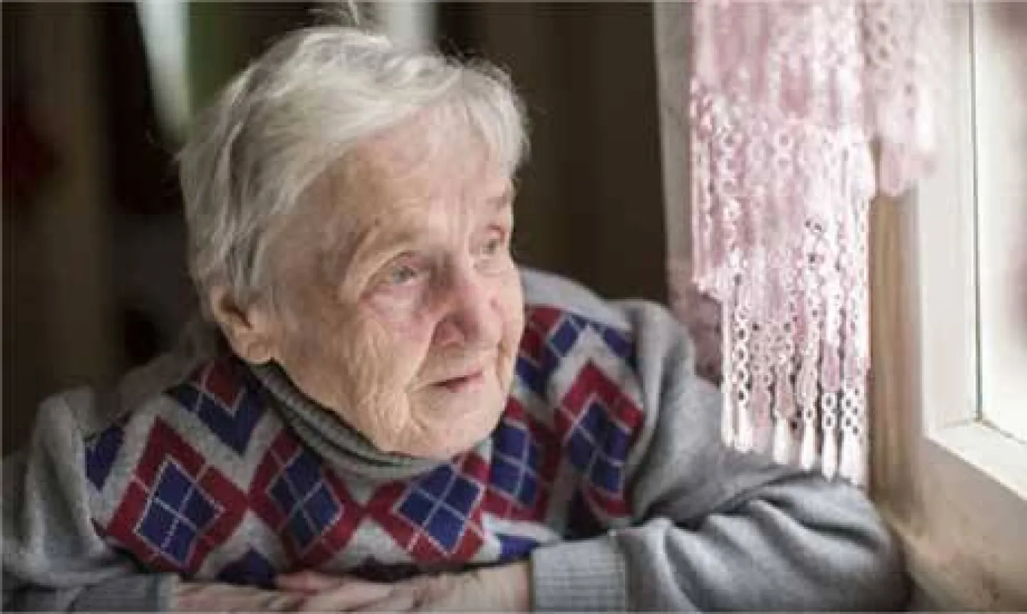 الدراسة وجدت علاقة وثيقة بين صحة العين وصحة الدماغ (أ.ف.ب)