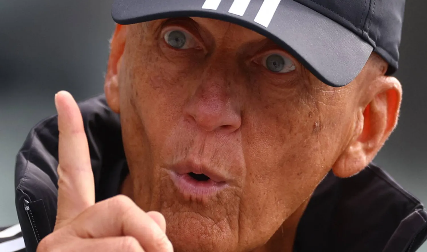 الإيطالي بييرلويجي كولينا رئيس لجنة الحكام في «فيفا» (رويترز)