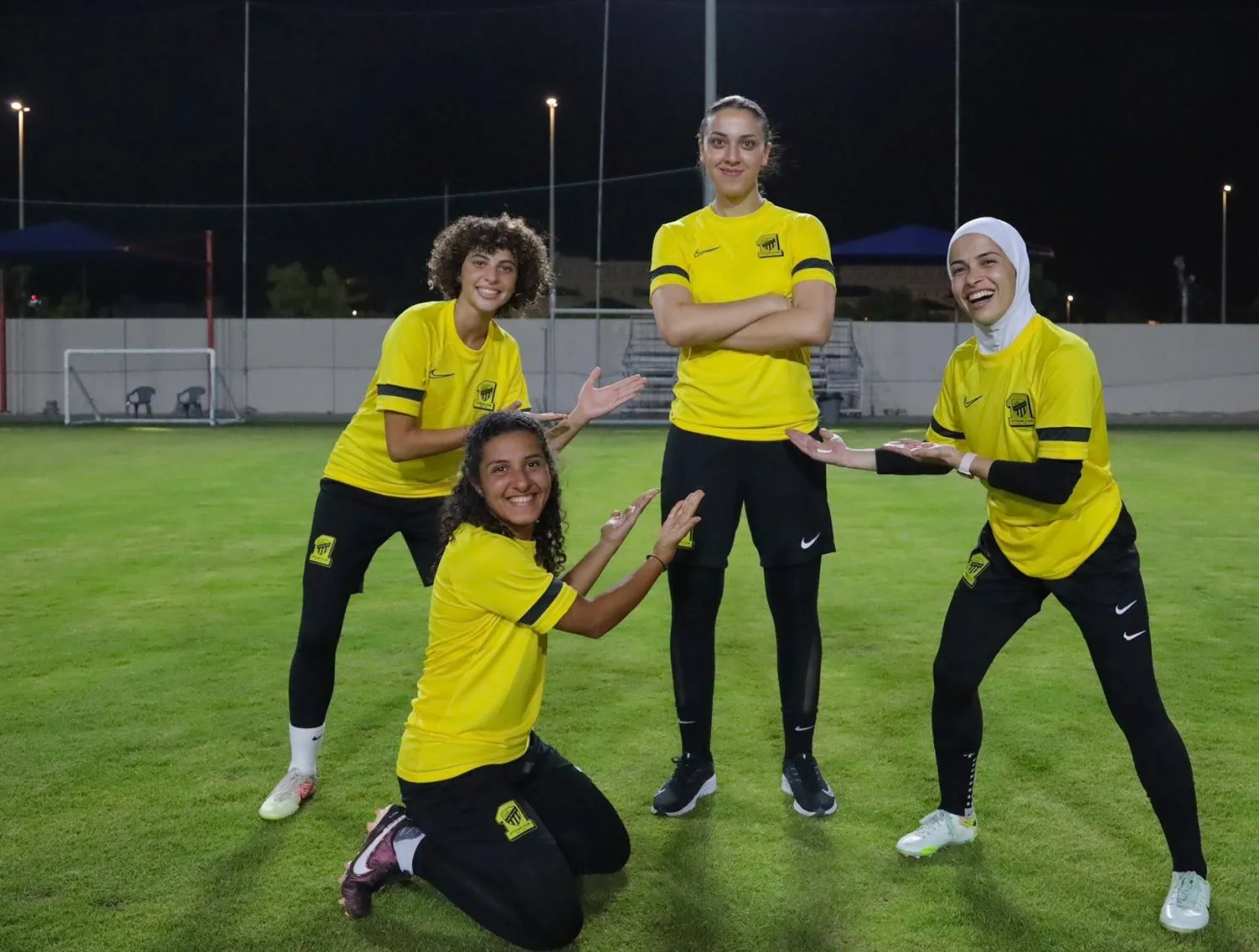 النجمة السويدية نور وسط لحظات من السعادة للاعبات الاتحاد (نادي الاتحاد)