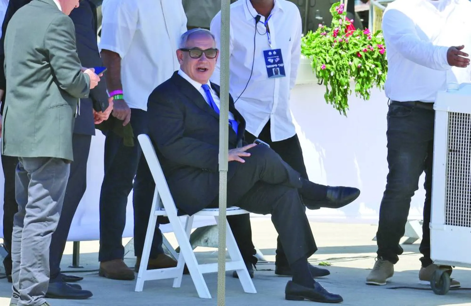 بنيامين نتنياهو في مطار بن غوريون ينتظر وصول الرئيس بايدن في 13 يوليو 2022 عندما كان خارج السلطة (أ.ف.ب)