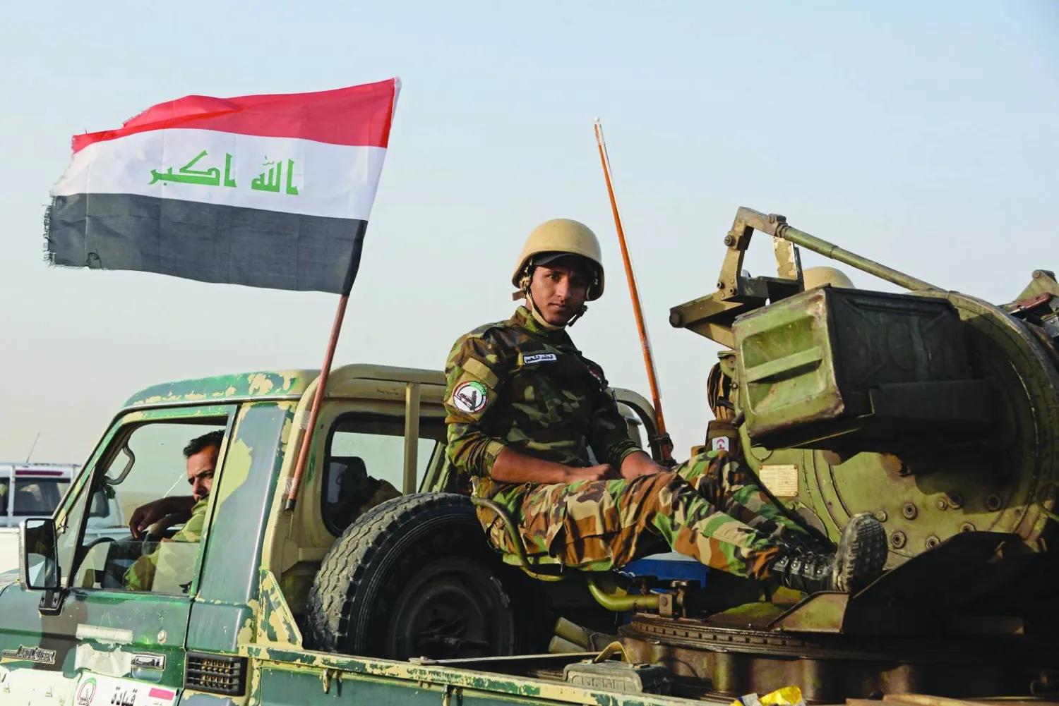 
عربة عسكرية للقوات العراقية في أثناء بحثها عن فلول تنظيم «داعش» الشهر الماضي (أ.ف.ب)