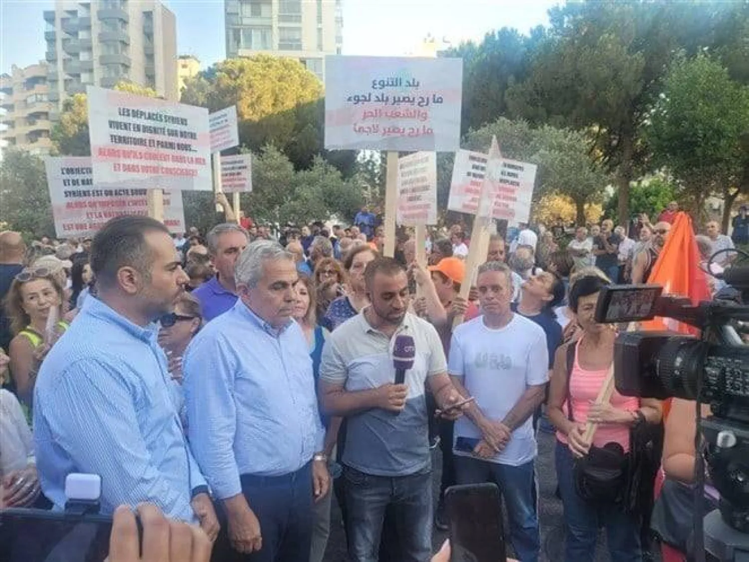 من الوقفة الاحتجاجية لـ«الوطني الحر» أمام مقر بعثة الاتحاد الأوروبي في بيروت (الشرق الأوسط)