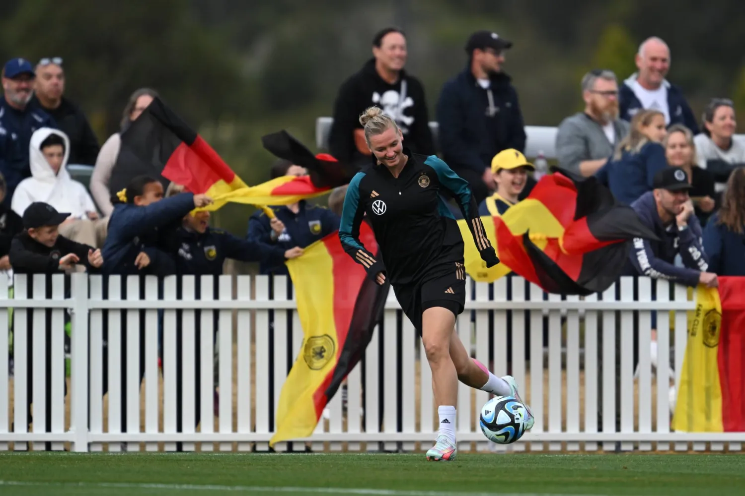 قائدة الفريق قالت إن عليه البدء بشكل جيد حتى يستطيع المضي قدماً (إ.ب.أ)