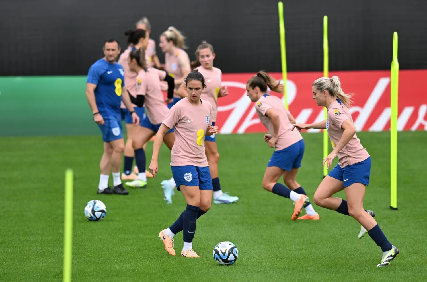 منتخب إنجلترا يريد أن يعزز تفوقه الأوروبي ليصبح بطلاً للعالم (د.ب.أ)