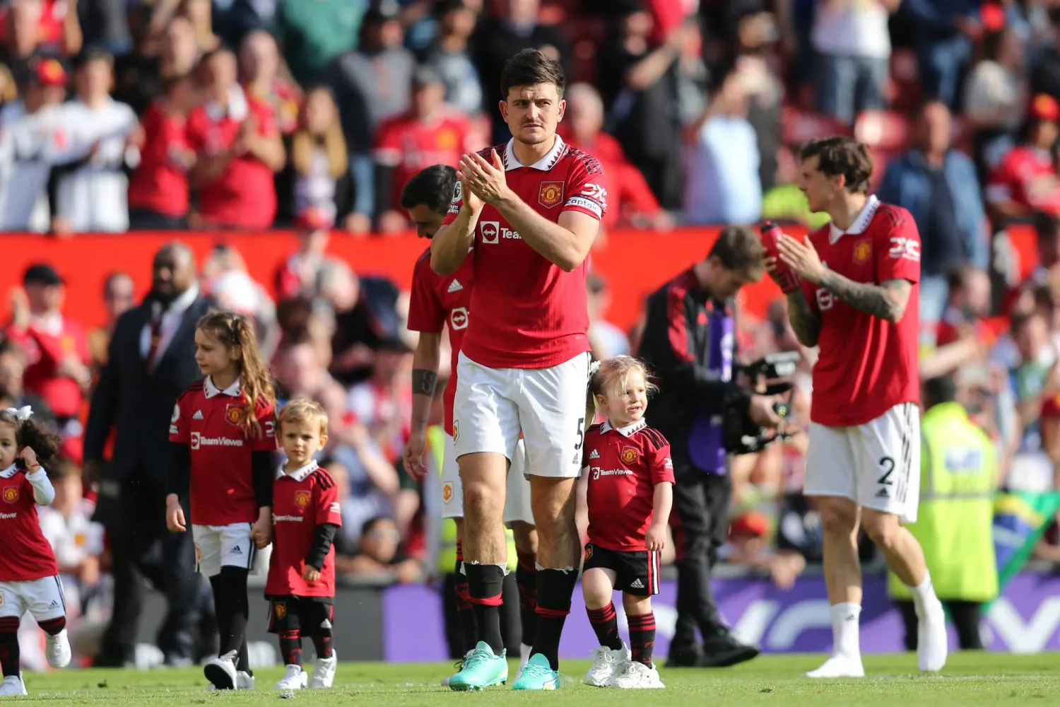 ماغواير بات قريباً من مغادرة «أولد ترافورد»... (إ.ب.أ)
cut out