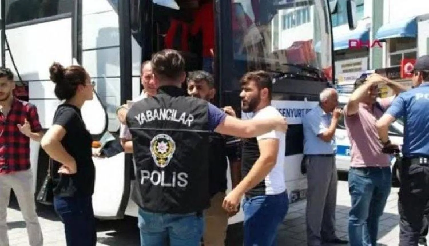 توقيف سوريين تمهيداً لترحيلهم من تركيا (المرصد السوري لحقوق الإنسان)