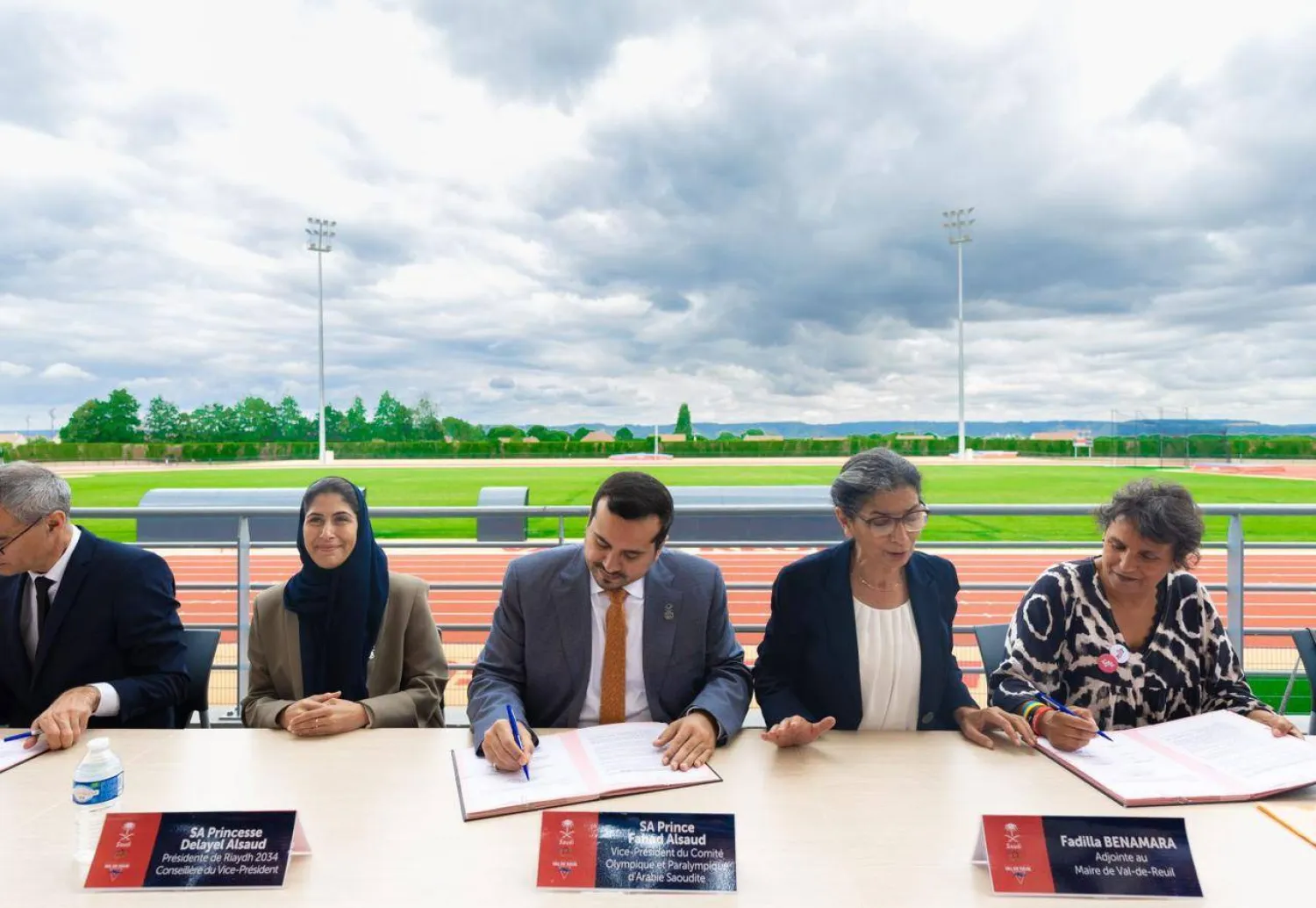 توقيع عقد استضافة نورمندي الفرنسية للمعسكر (الأولمبية السعودية)