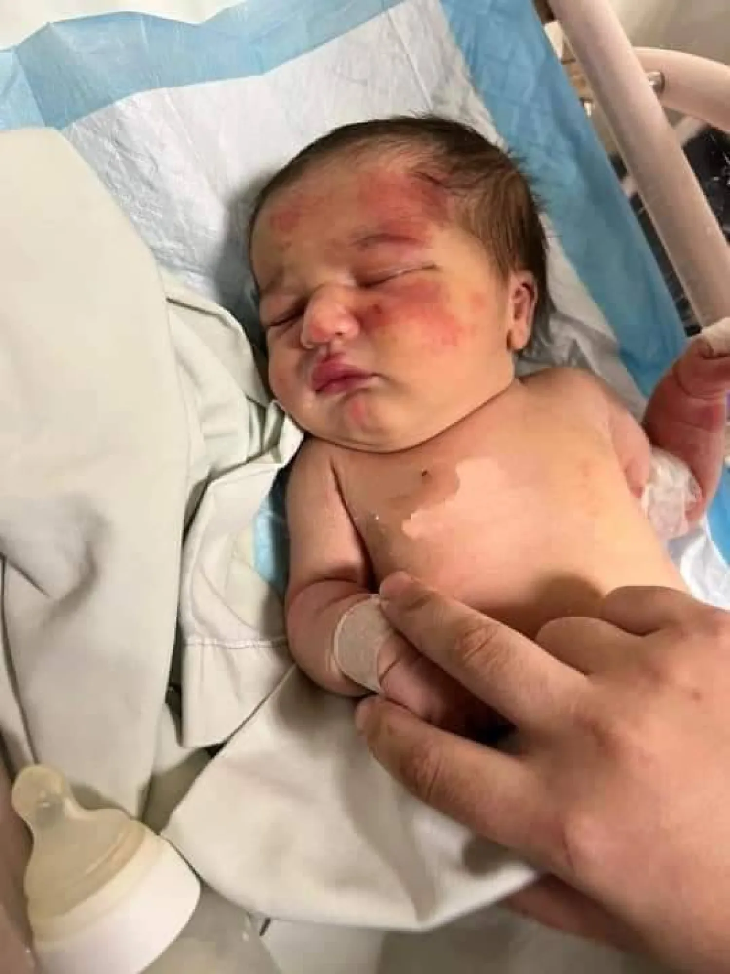 صورة تم تداولها على وسائل إعلام لبنانية للطفلة التي عثر عليها في طرابلس