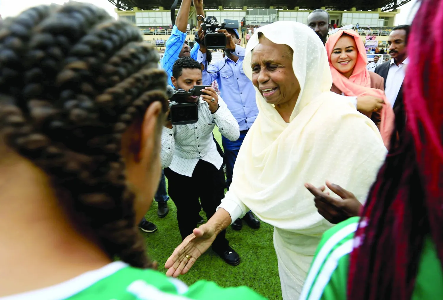 صورة أرشيفية لعضو مجلس السيادة السوداني المستقيلة الدكتورة عائشة موسى (رويترز)