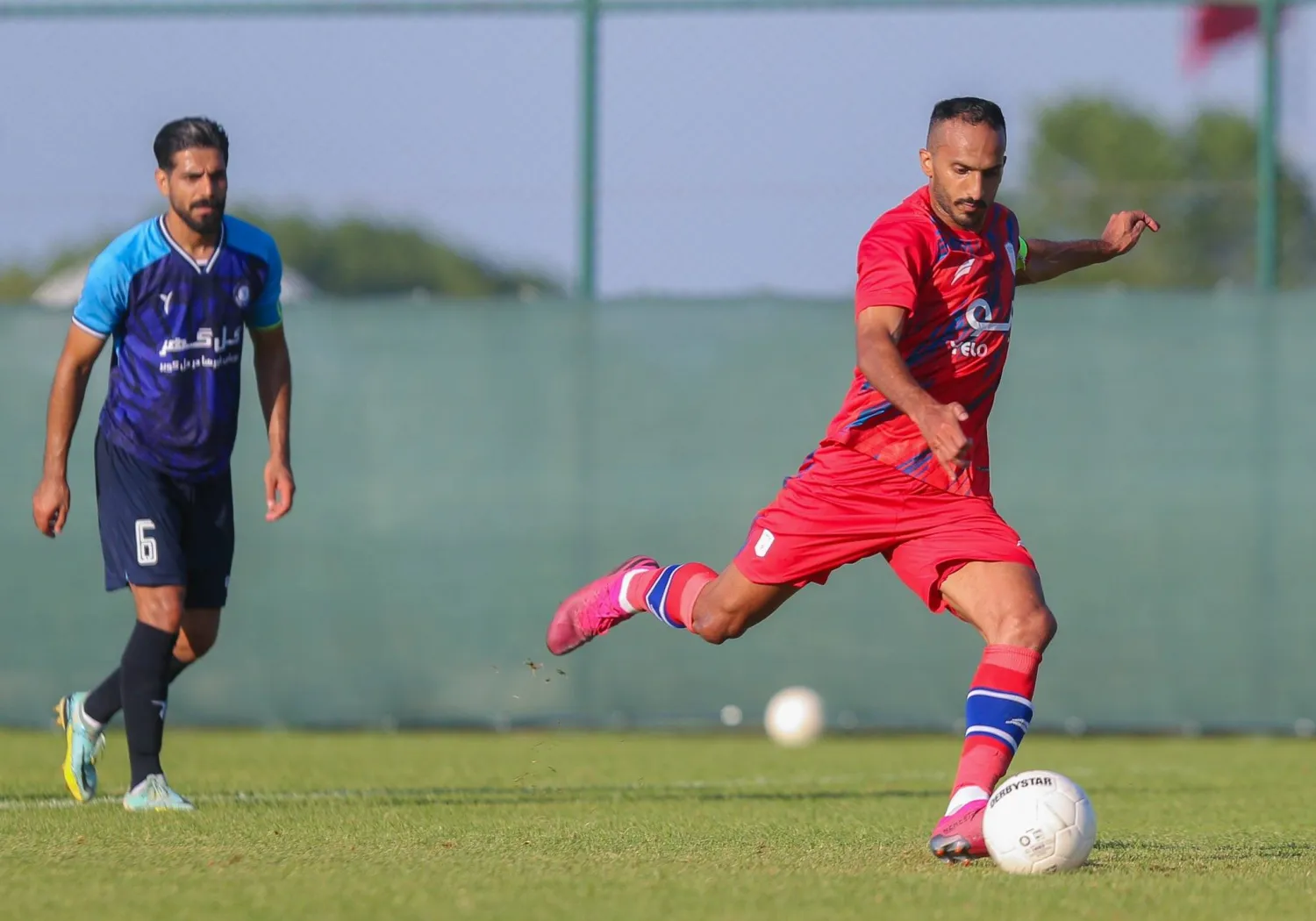  العمري خلال مشاركته في ودية أبها الأخيرة أمام كل كوهار رجان الإيراني (نادي أبها)