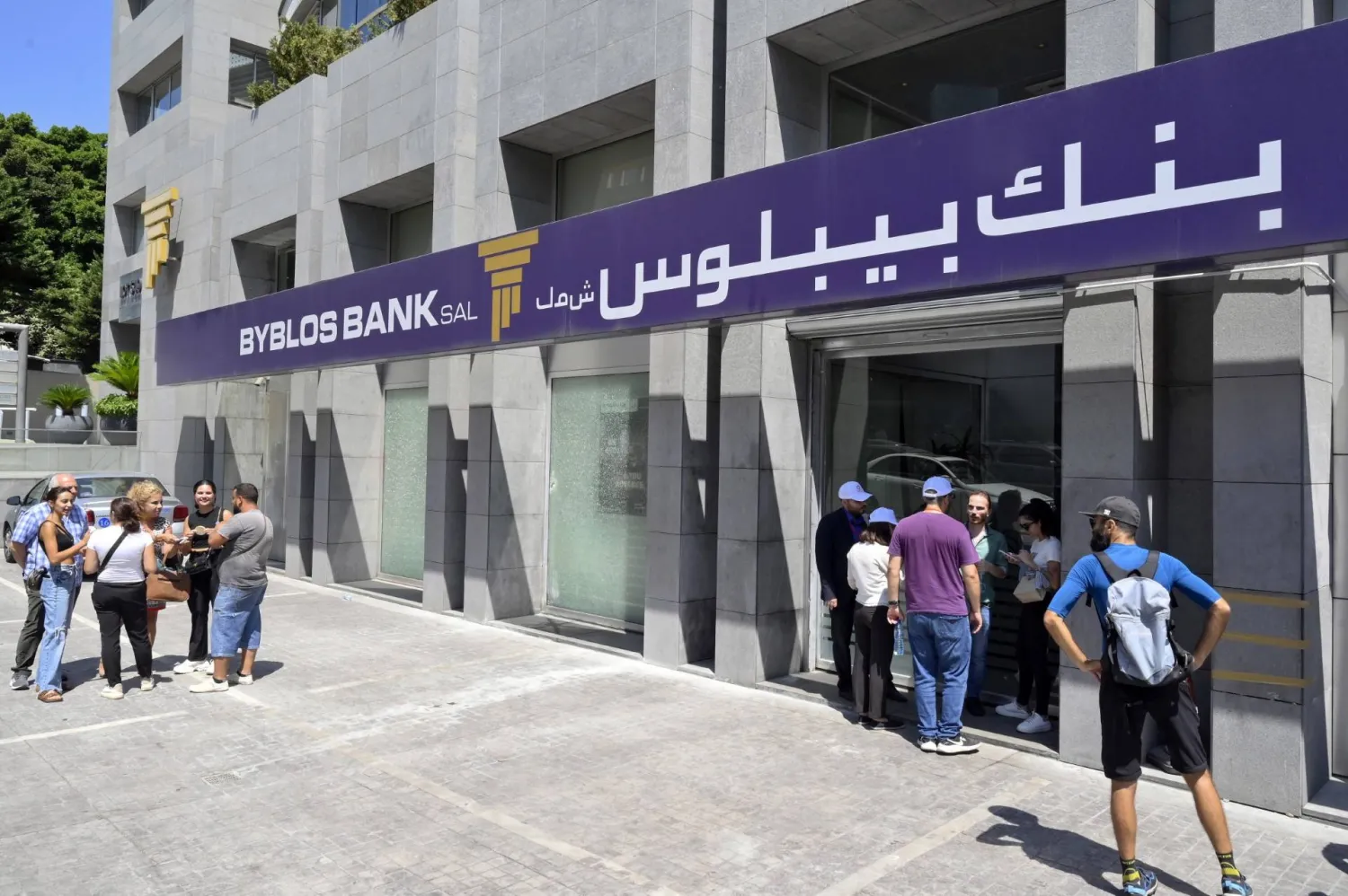 اقتحامات المصارف في لبنان عادت إلى الواجهة (إ.ب.أ)