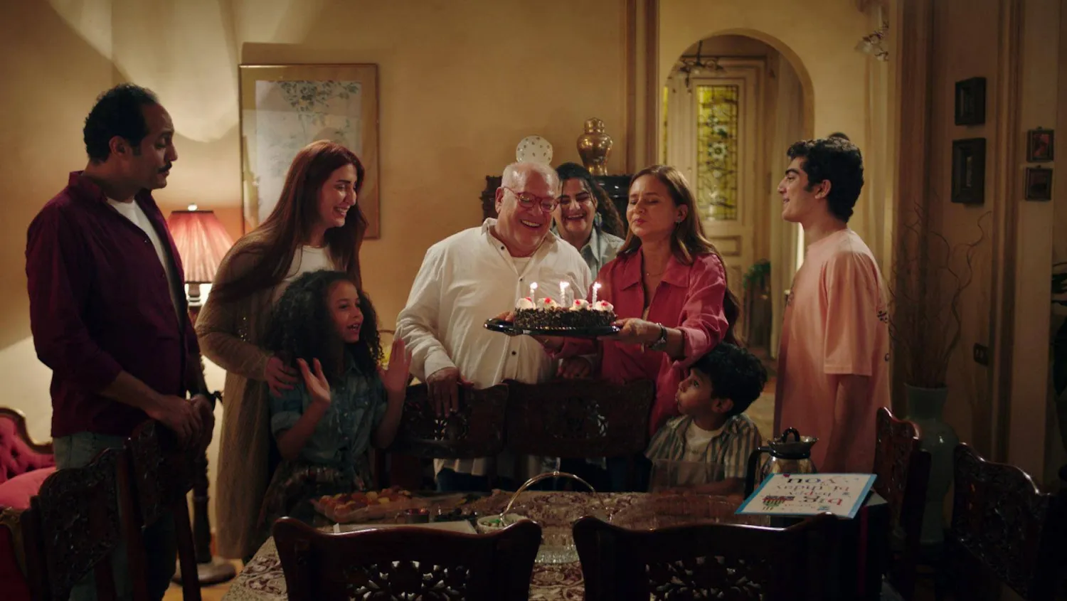 احتفال عائلي بعيد ميلاد الأب صلاح عبد الله (إم بي سي)