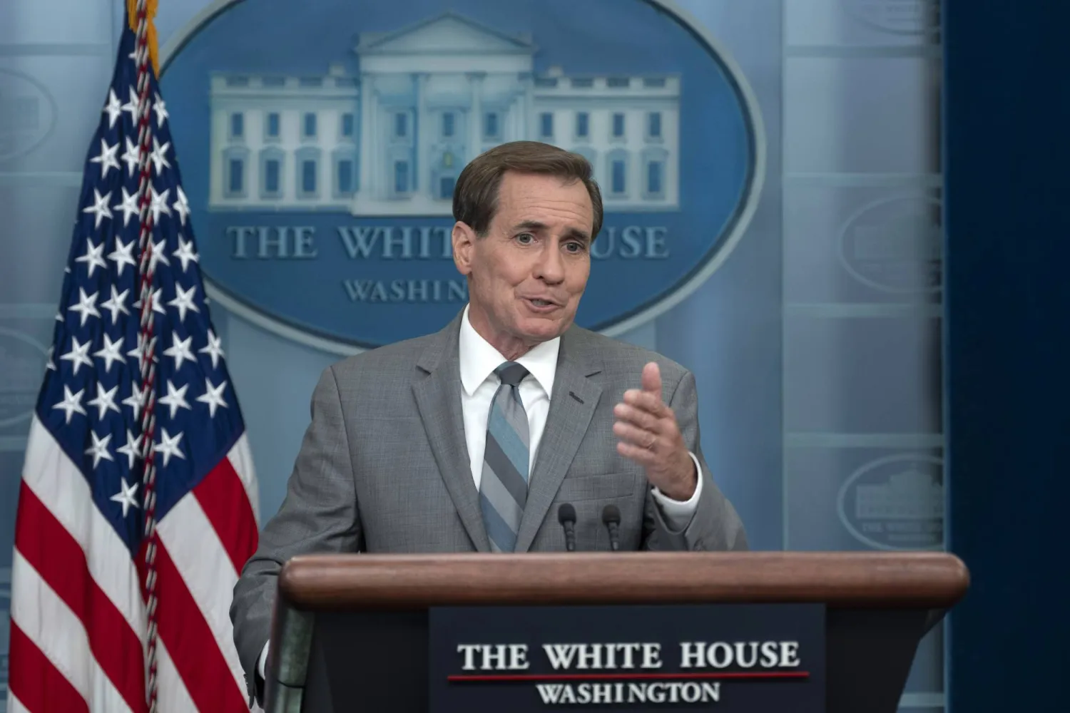 جون كيربي المتحدث باسم مجلس الأمن القومي الأميركي خلال الإحاطة اليومية بالبيت الأبيض في واشنطن بالولايات المتحدة الأميركية في 17 يوليو 2023 (إ.ب.أ)