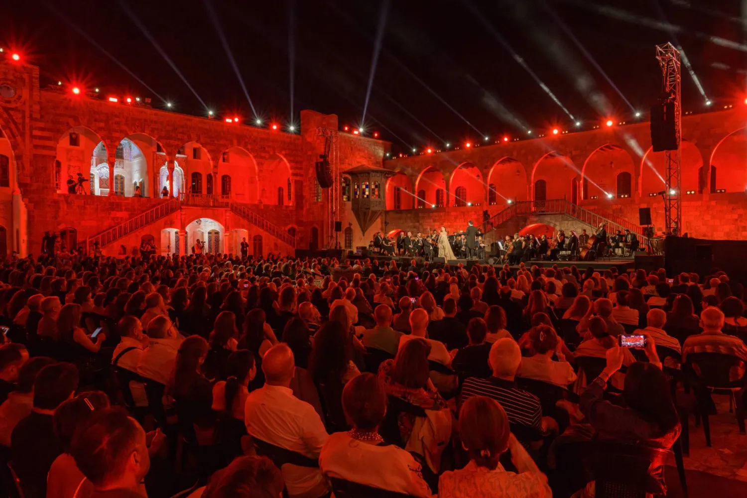 الجمهور تفاعل مع الأوبرا بفضل الصوت الندي والفرح للديباني (المهرجان)
