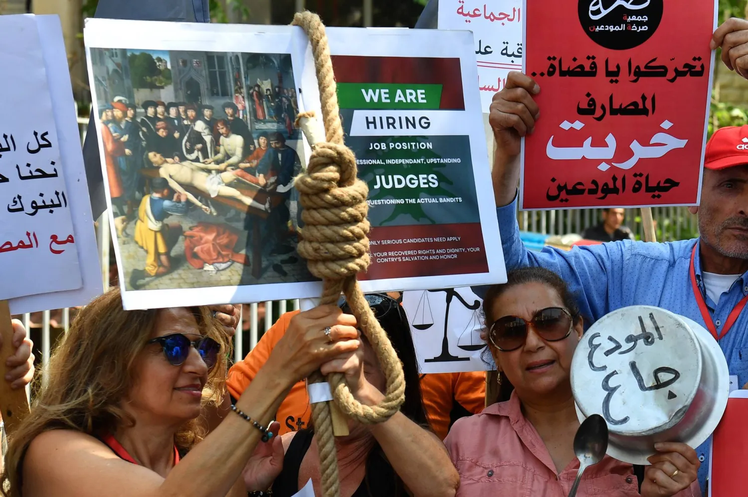 زادت الأزمة المعيشية من ظواهر الإخلال بالأمن (إ.ب.أ)