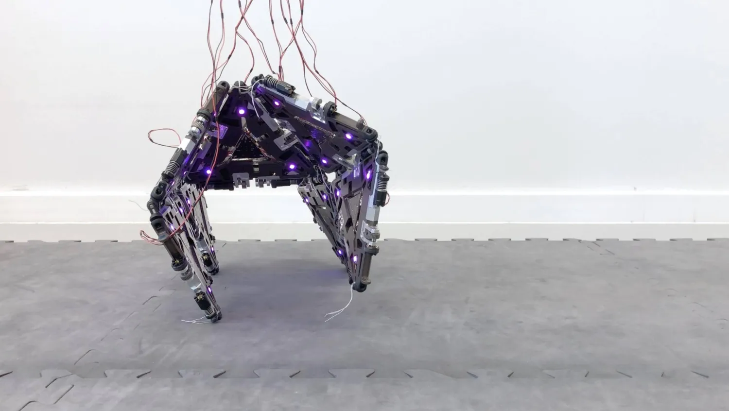 فن الأوريغامي الياباني كان مصدر إلهام الباحثين لتطوير روبوتات «موري 3» (EPFL)