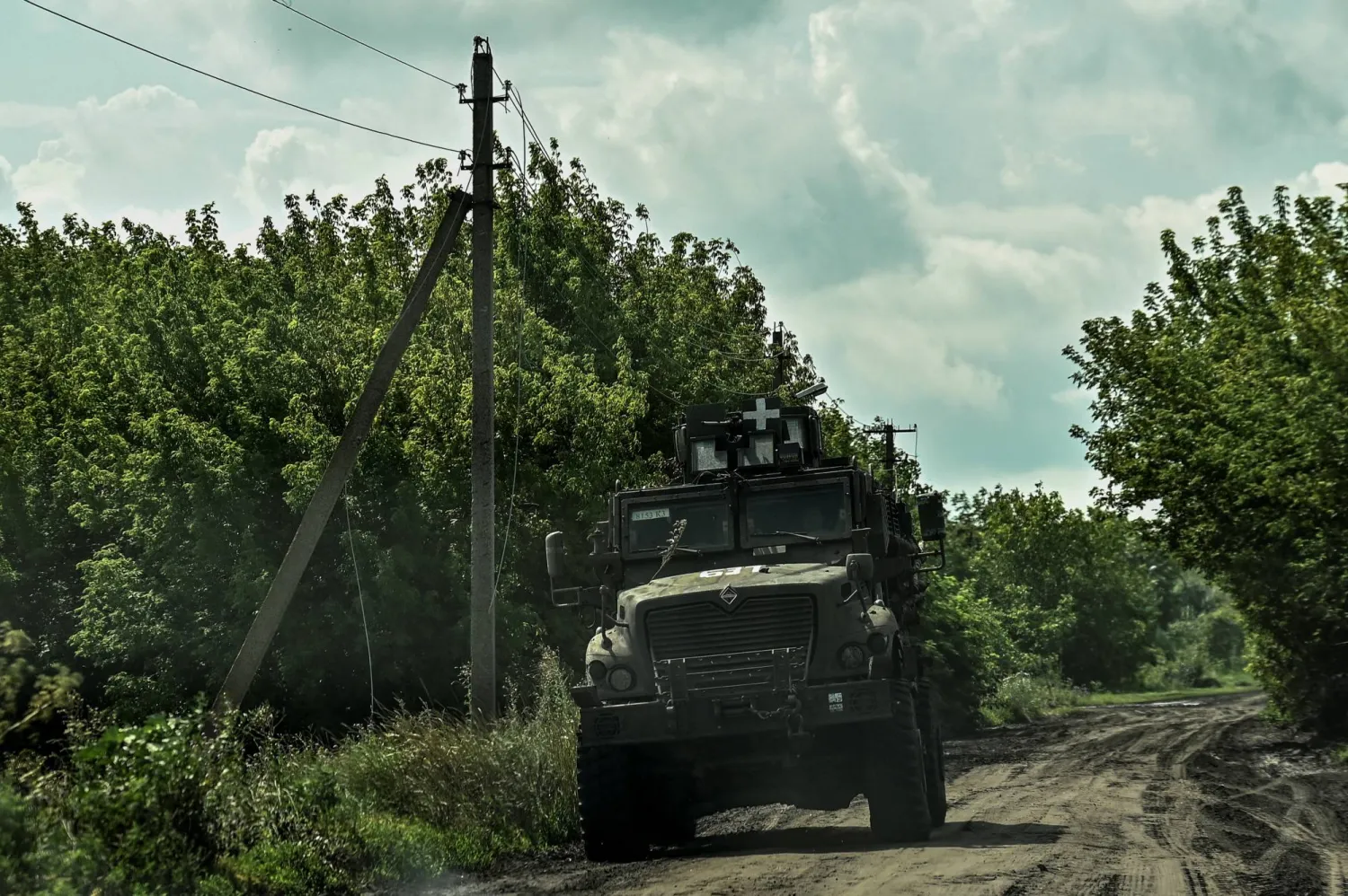 جنود أوكرانيون في زابوريجيا (رويترز)