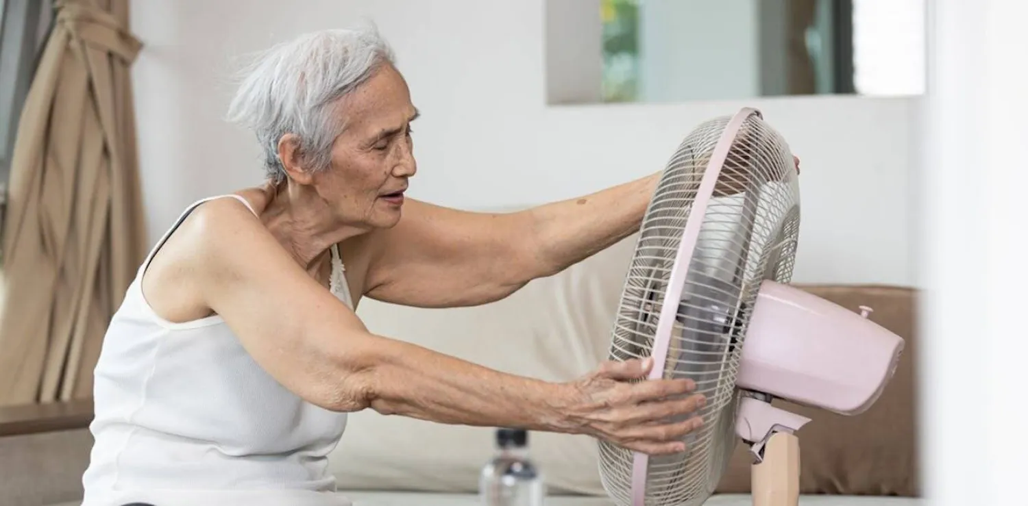 الغرف المكيفة مفيدة صحياً لكبار السن (شاتر ستوك)