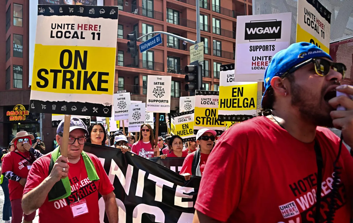 جانب من الاحتجاجات في هوليوود (أ.ف.ب)