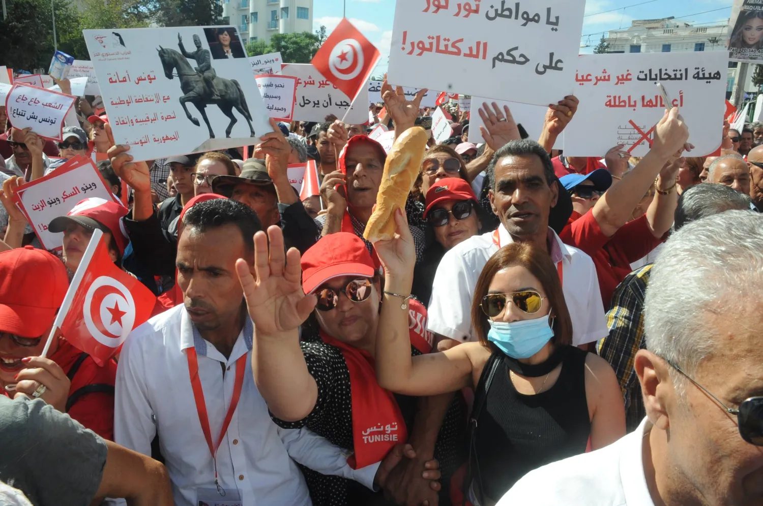 جانب من احتجاجات ضد النظام في أكتوبر الماضي (د.ب.أ)