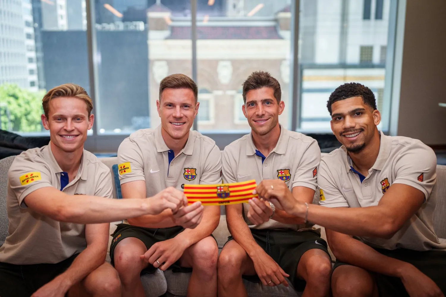 لاعبو برشلونه تعرضوا لآلام في البطن والمعدة بشكل جماعي (نادي برشلونة)