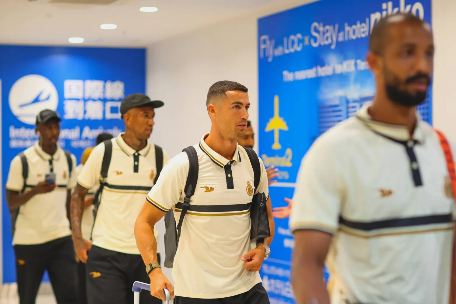 رونالدو لدى وصوله مع البعثة النصراوية إلى اليابان (نادي النصر)