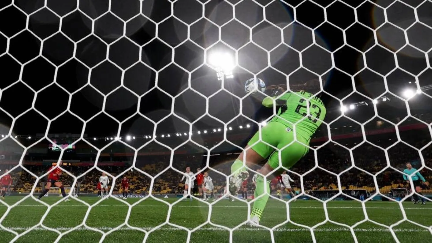 Costa Rica goalkeeper Daniela Solera saves a penalty from Spain's Jennifer Hermoso. Marty MELVILLE / AFP
