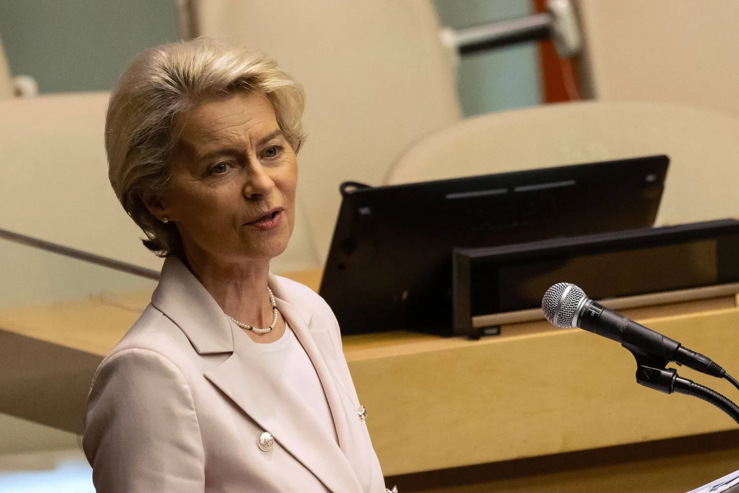 رئيسة «المفوضية الأوروبية» أورسولا فون دير لاين (أ.ف.ب)