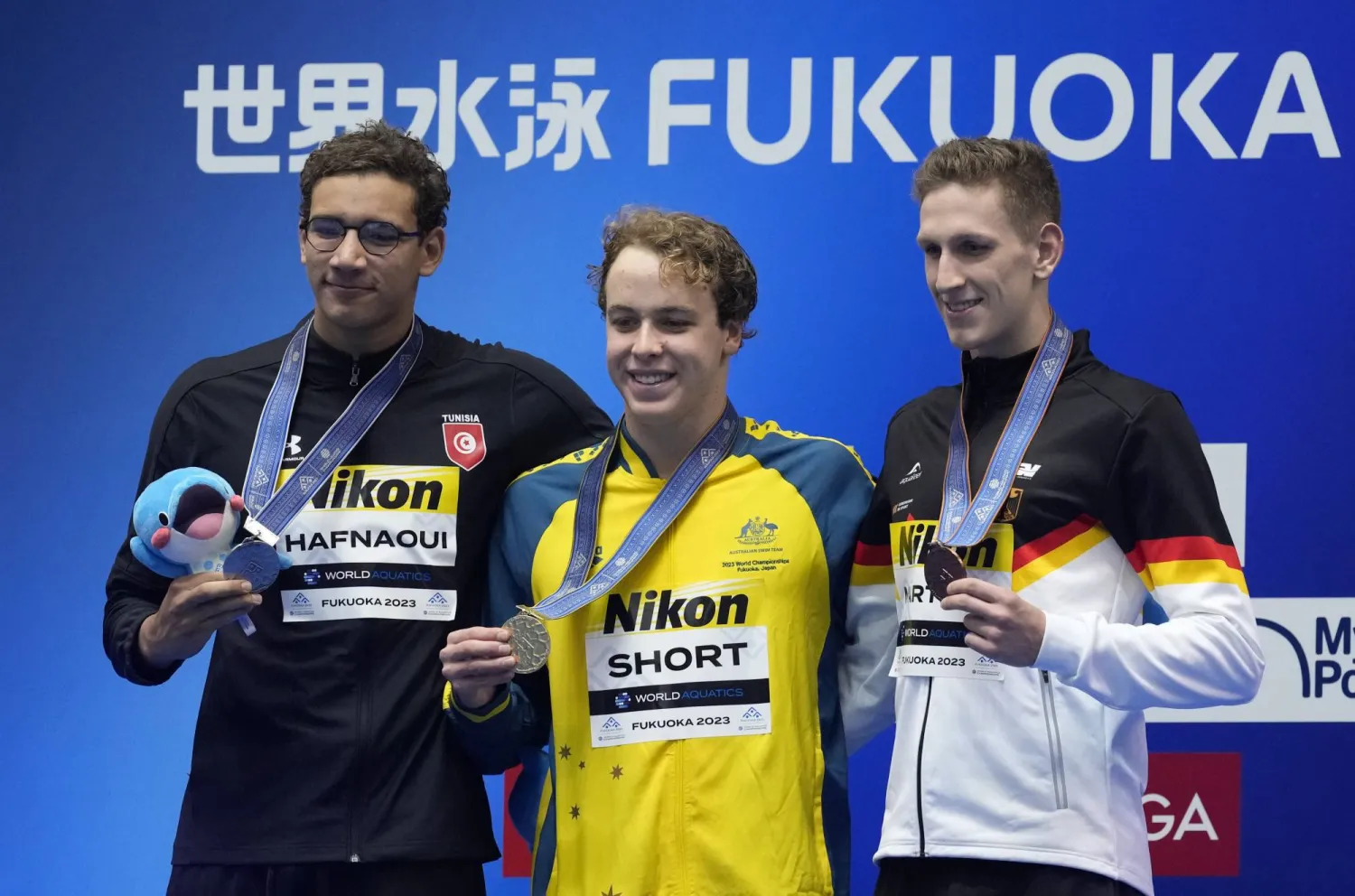 النجم التونسي خلال تتويجه بالفضية (أ.ب)