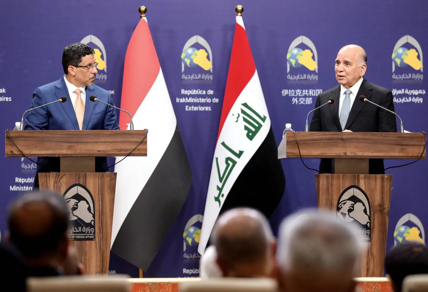 وزير الخارجية اليمني ونظيره العراقي خلال مؤتمر صحافي عقد في بغداد الأحد (إ.ب.أ)