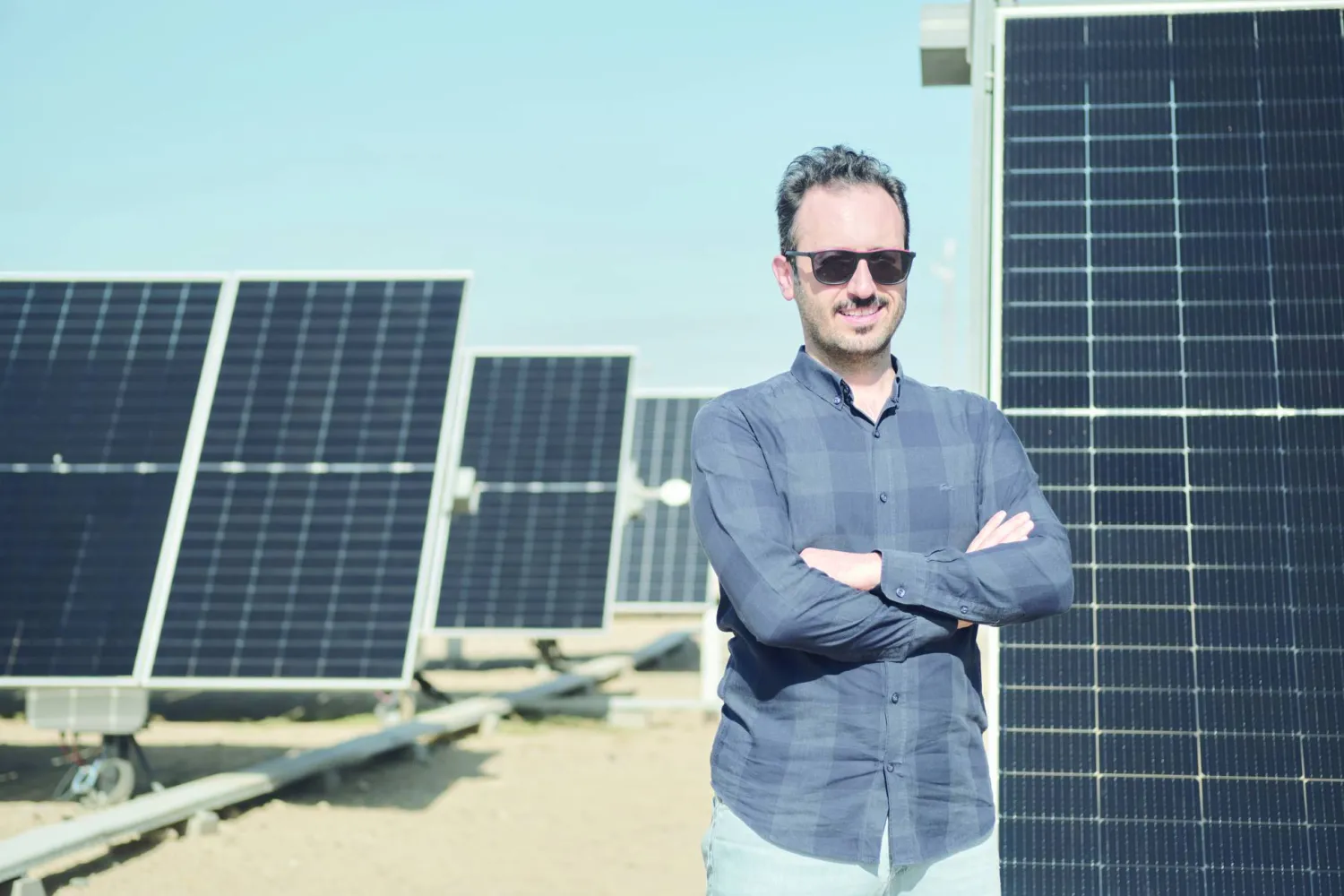 الدكتور إركان أيدين يستطيع اختبار الخلايا الشمسية في تطبيقات عملية على أرض الواقع («كاوست» 2023 - إليزا مخيتاريان)