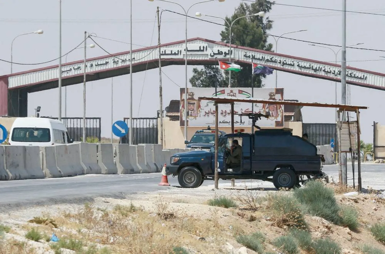 (FILES) This file photo taken on August 1, 2021 shows Jordanian troops guarding the closed Jaber/Nassib border post on Jordan's border with Syria. (Photo by Khalil MAZRAAWI / AFP)