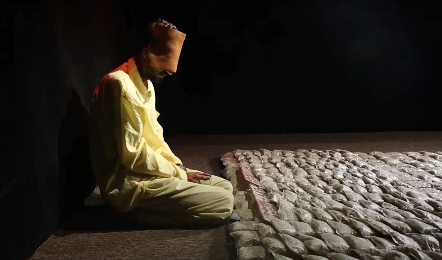 فيديو بثه جهاز الأمن الوطني العراقي من التاجر المتهم بحيازة الكبتاغون