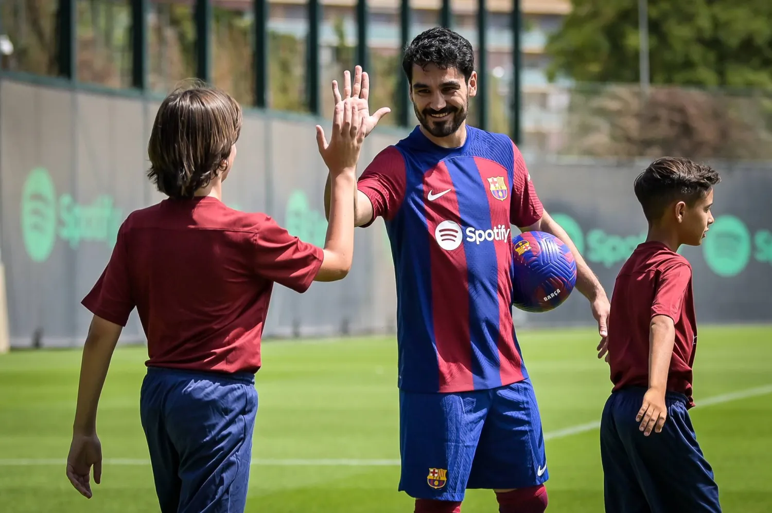 غوندوغان في صفقة انتقال حُر لفريق برشلونة (د.ب.أ)