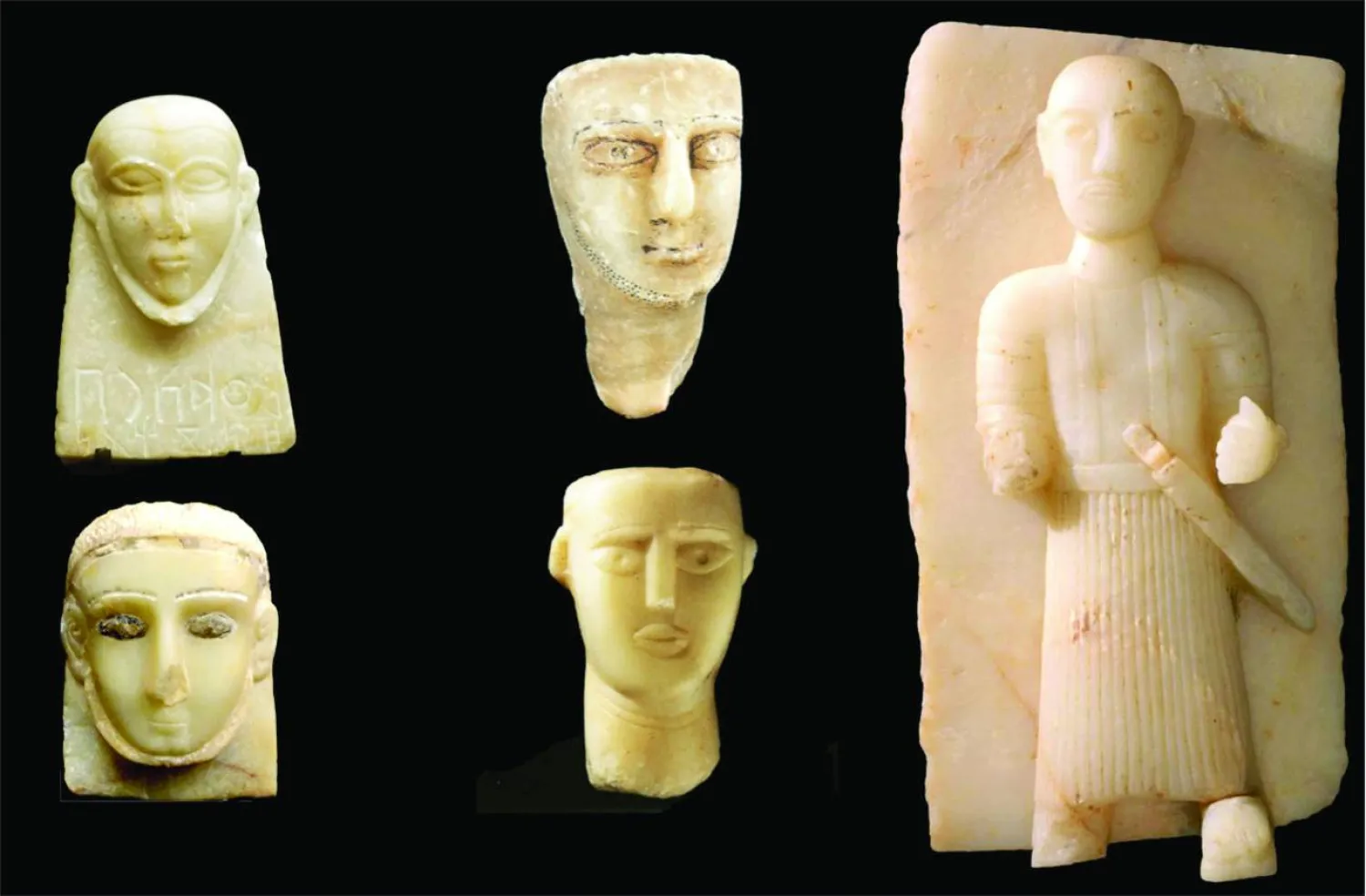 خمس قطع مرمرية... ثلاث منها من قرية الفاو واثنتان من نجران