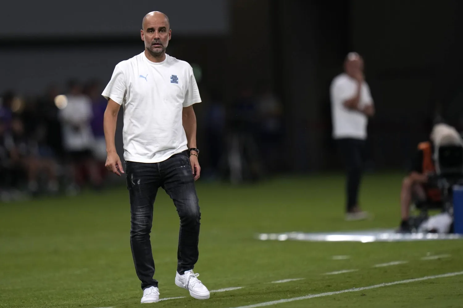 غوارديولا قال إن ووكر لاعب مهم جداً (أ.ب)