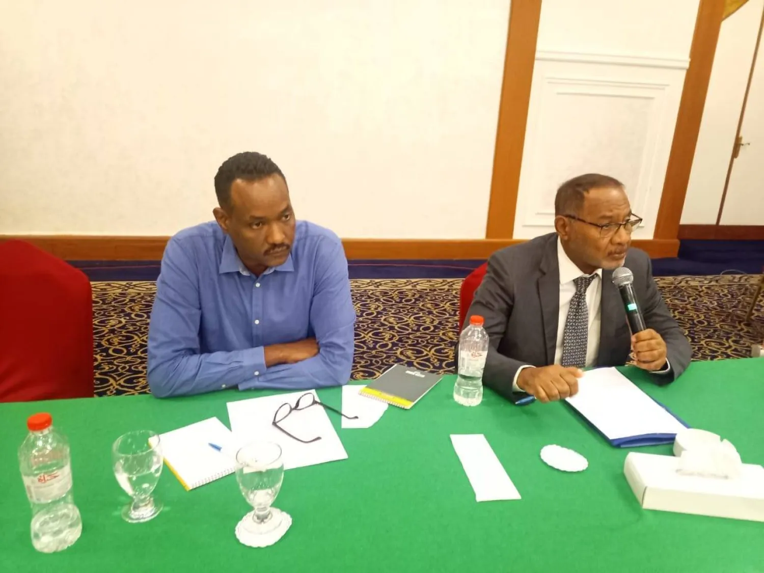 جانب من حضور اجتماعات قوى «الحرية والتغيير» بالقاهرة (الصفحة الرسمية للقوى على «فيسبوك»)