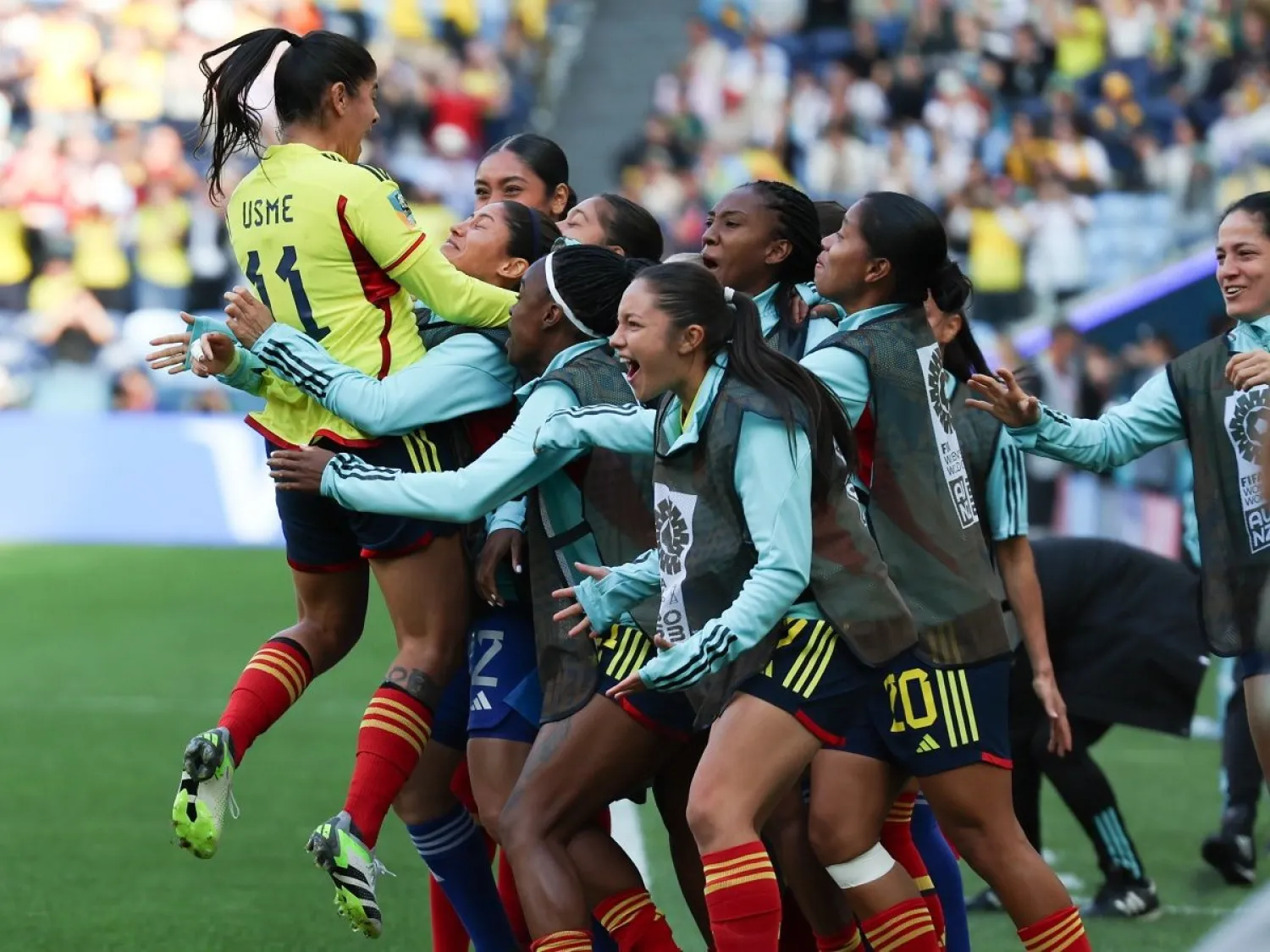 لاعبات كولومبيا يحتفلن  بالانتصار على كوريا الجنوبية (اب ) 