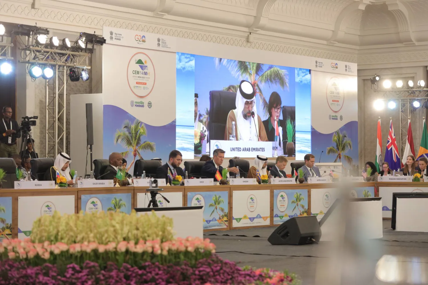 المزروعي خلال مشاركته في اجتماع الطاولة المستديرة حول الهيدروجين الأخضر في ولاية غوا الهندية (وام)