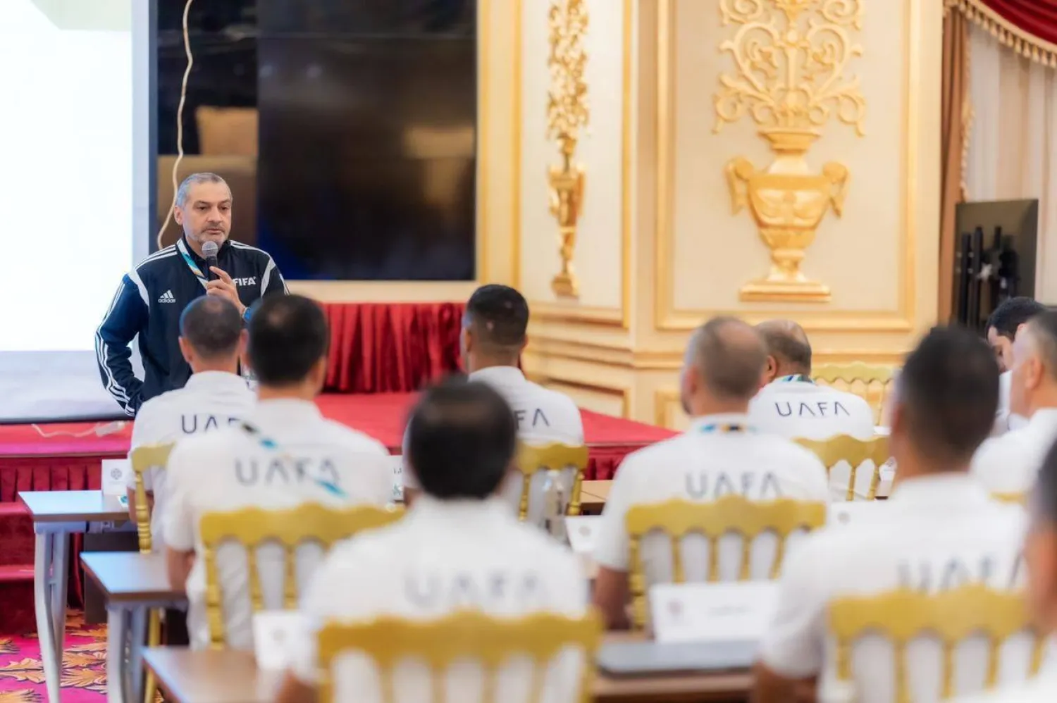 مجموعة من الحُكام تدير مباريات البطولة الأكبر في 3 مدن سعودية (الاتحاد العربي)