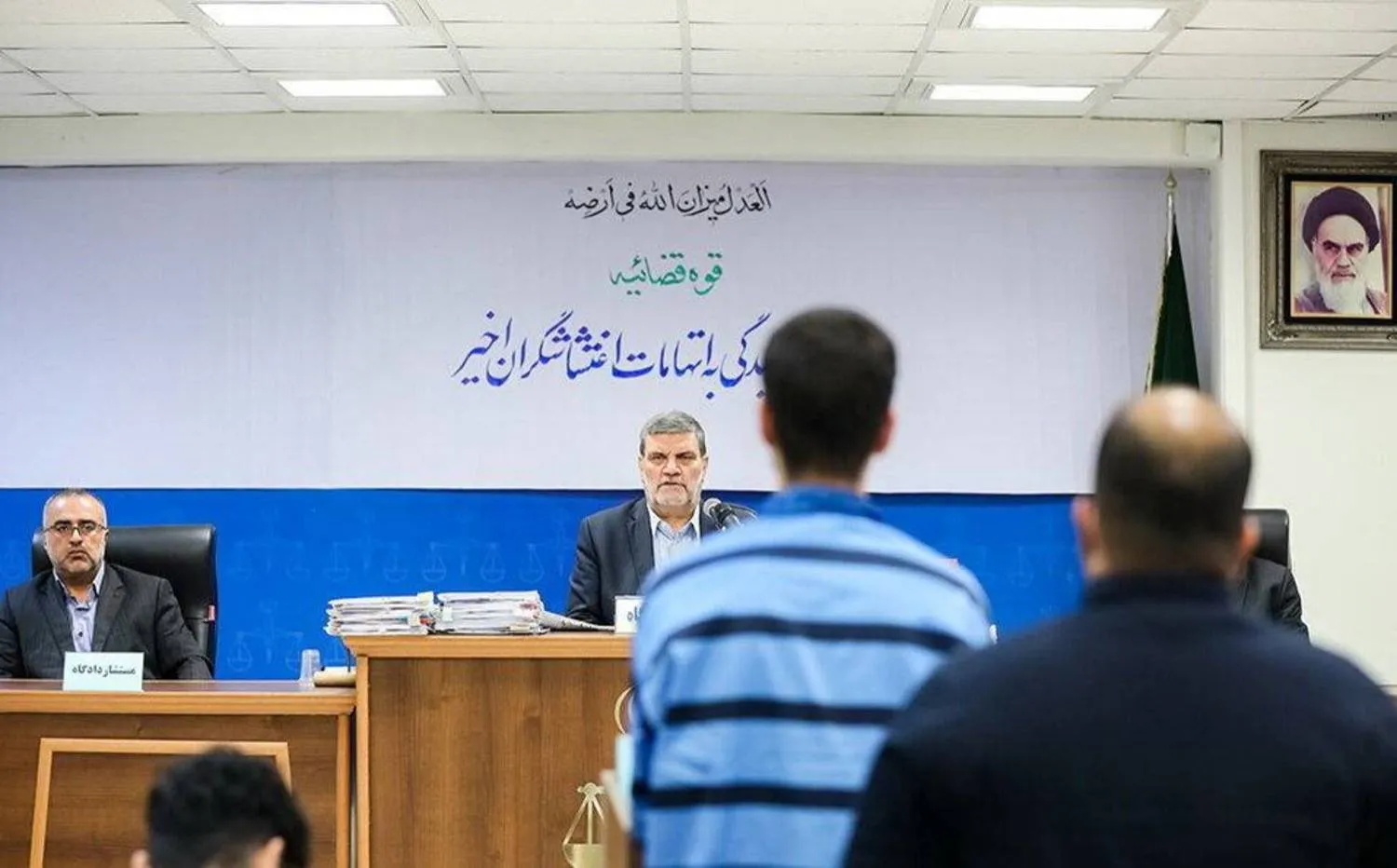 Mohammad Ghobadlou at the court before the Judge (IRNA)