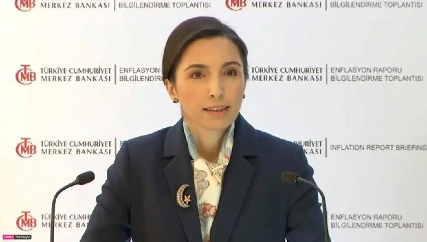 محافظة «المركزي» التركي حفيظة غايا إركان في مؤتمر صحافي في أنقرة الخميس (الشرق الأوسط)