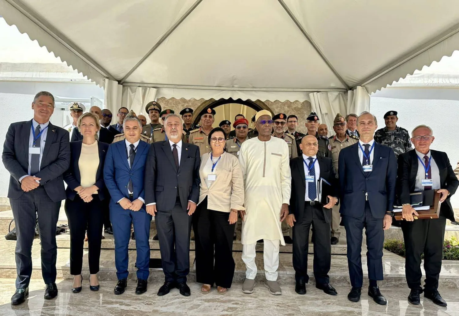 باتيلي يتوسط المشاركين في مجموعة العمل الأمنية 25 يوليو (البعثة الأممية)