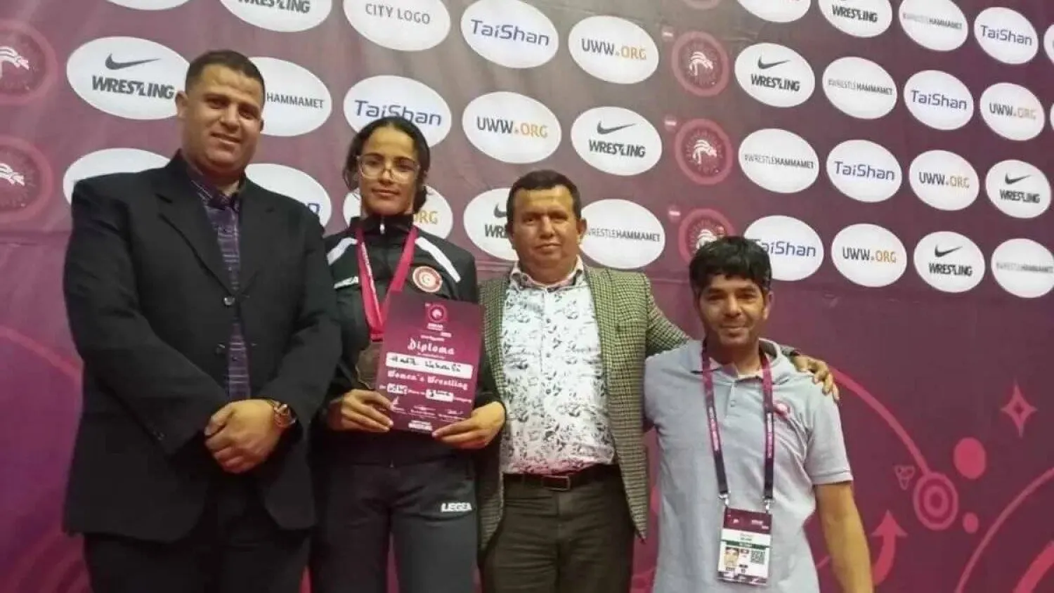 هديل كحولي خلال تتويجها في إحدى المناسبات (الاتحاد التونسي)