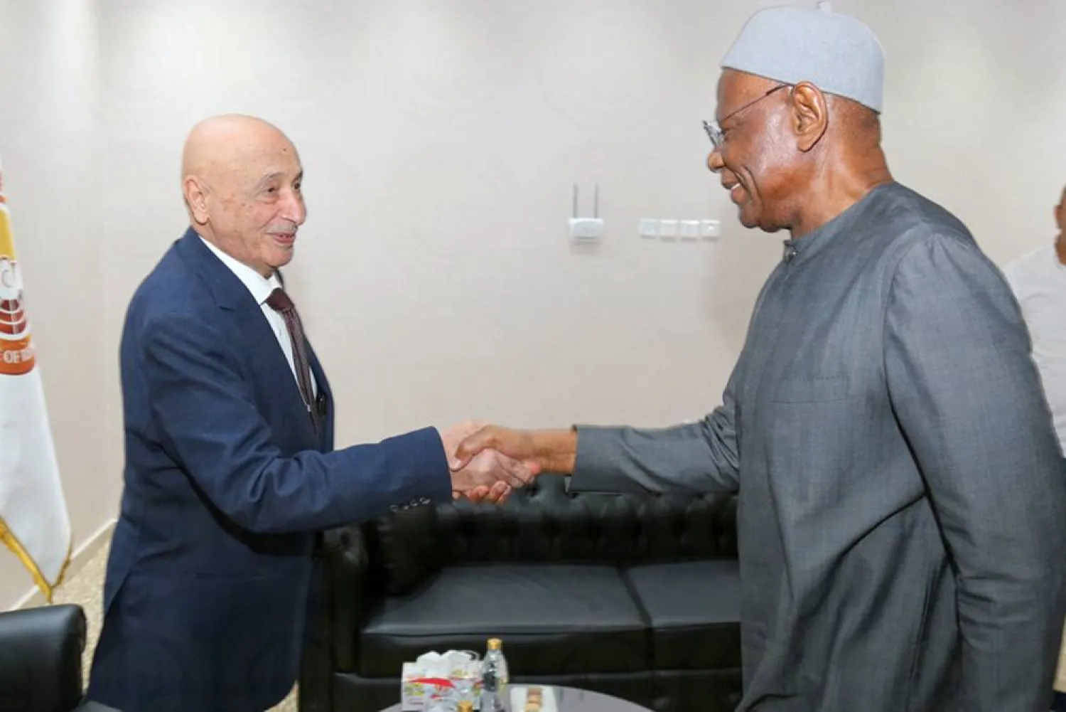 صالح مستقبلاً باتيلي في لقاء سابق بمكتبه (المركز الإعلامي لرئيس مجلس النواب)