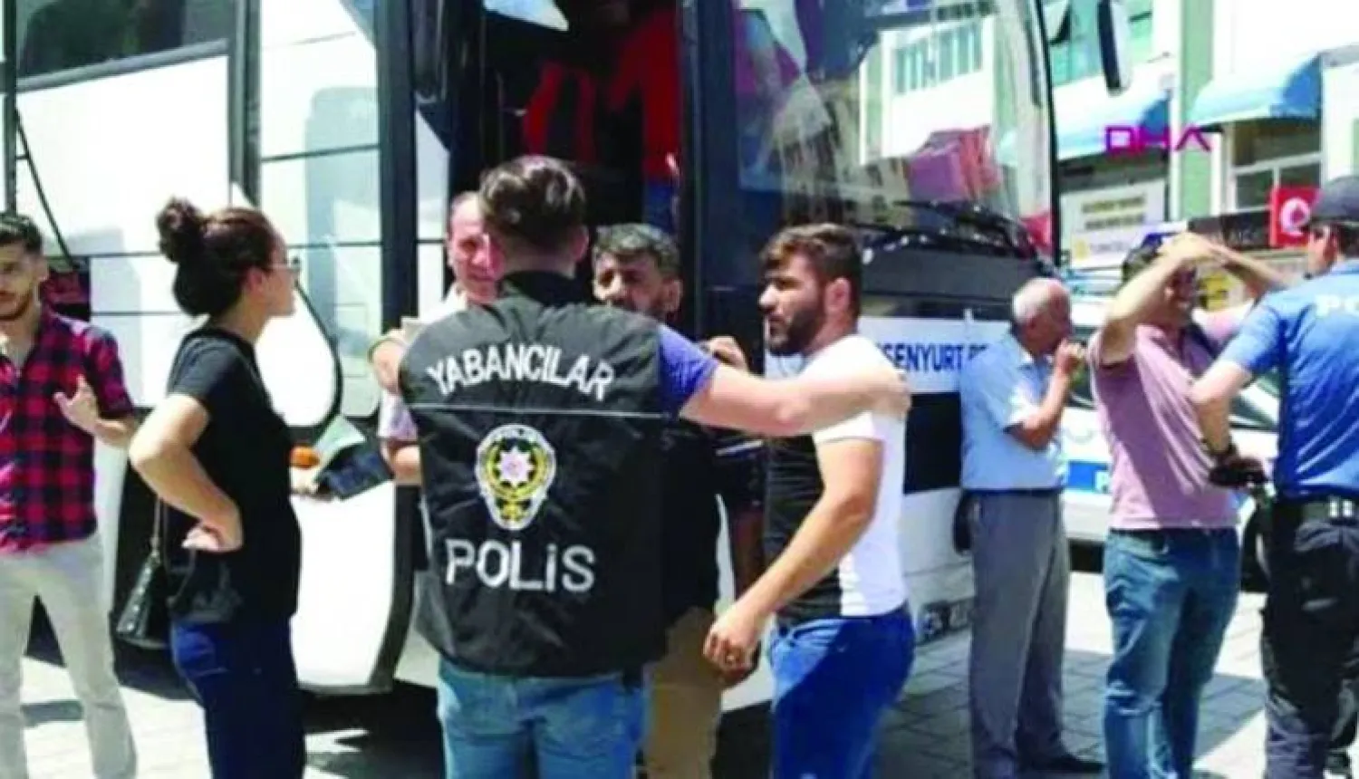 توقيف سوريين تمهيداً لترحيلهم من تركيا (المرصد السوري لحقوق الإنسان)