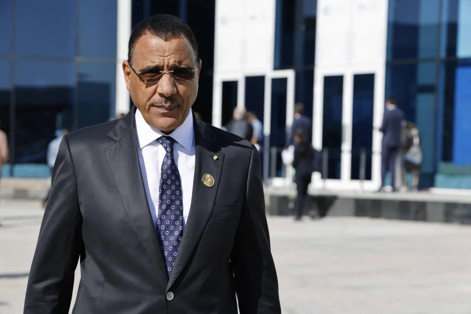 رئيس النيجر المخلوع محمد بازوم (أ.ف.ب)